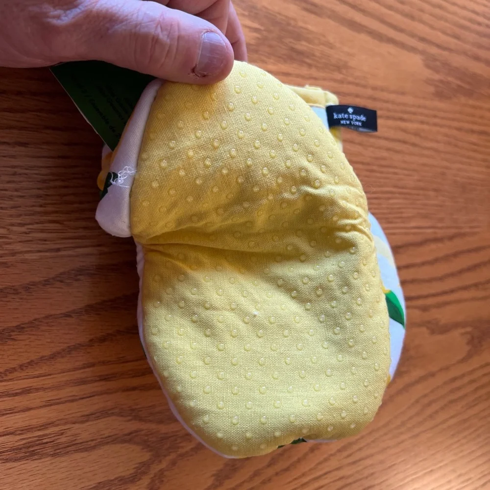 NWT Kate Spade Set of 2 Lemon Mini Mitts